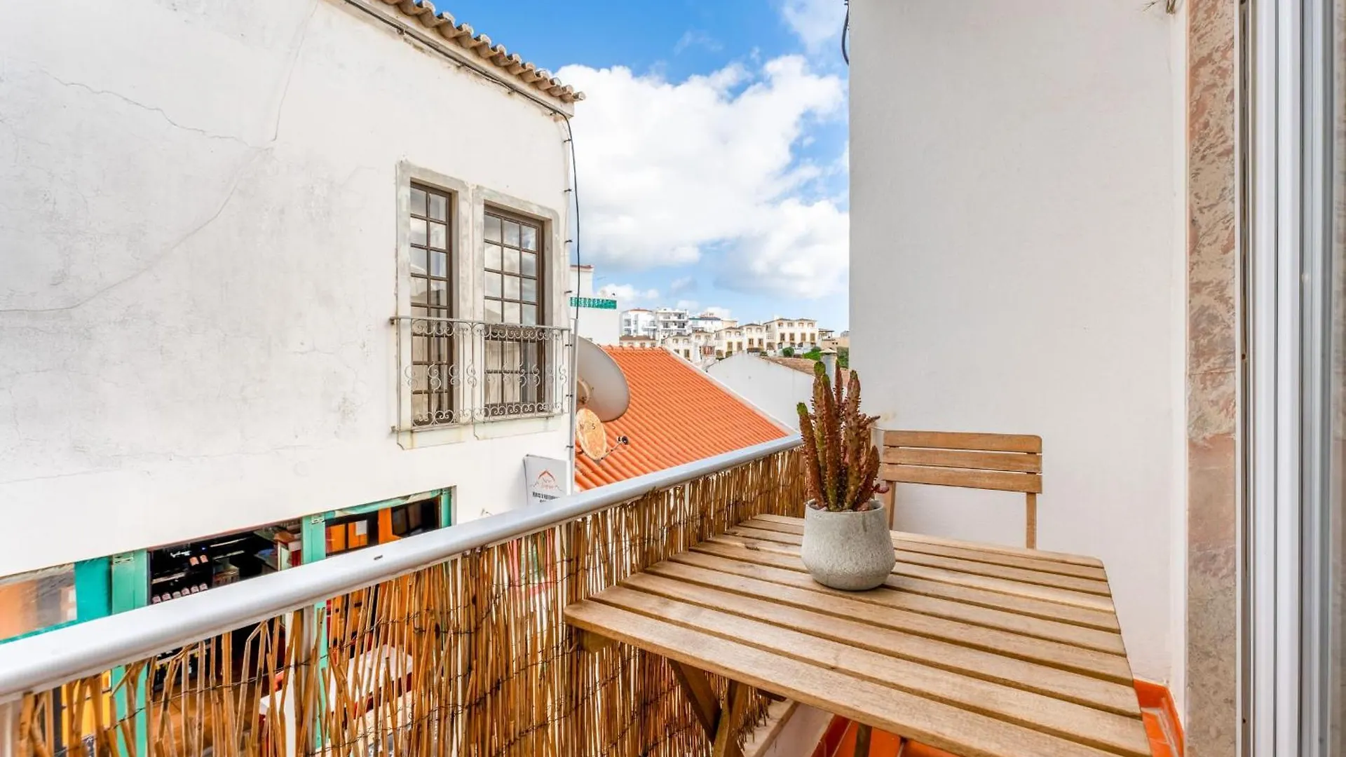 Comfy Flat W/ Rooftop Beach View By Lovelystay Burgau Portugal