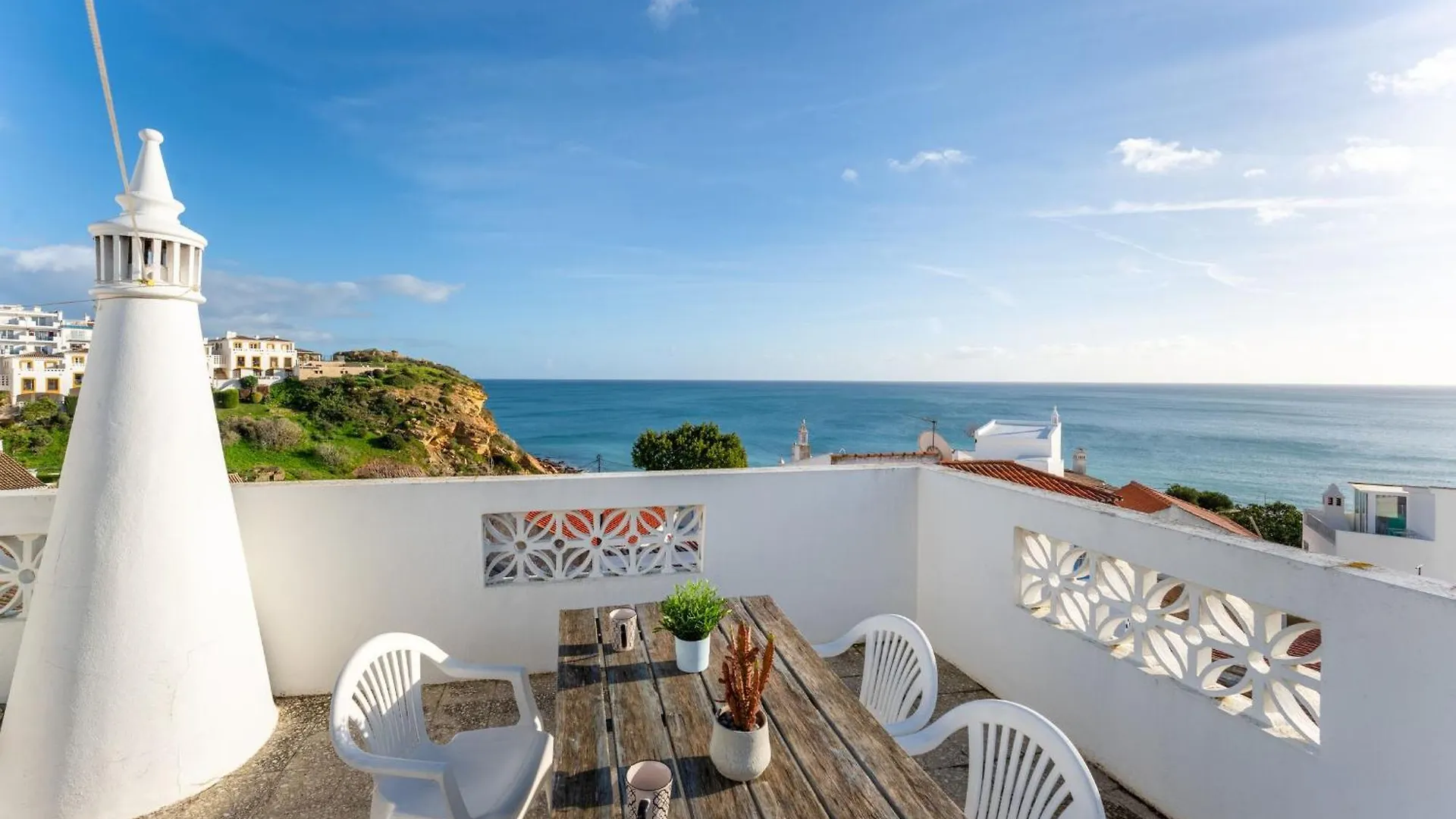 Comfy Flat W/ Rooftop Beach View By Lovelystay Burgau 0*,  Portugal