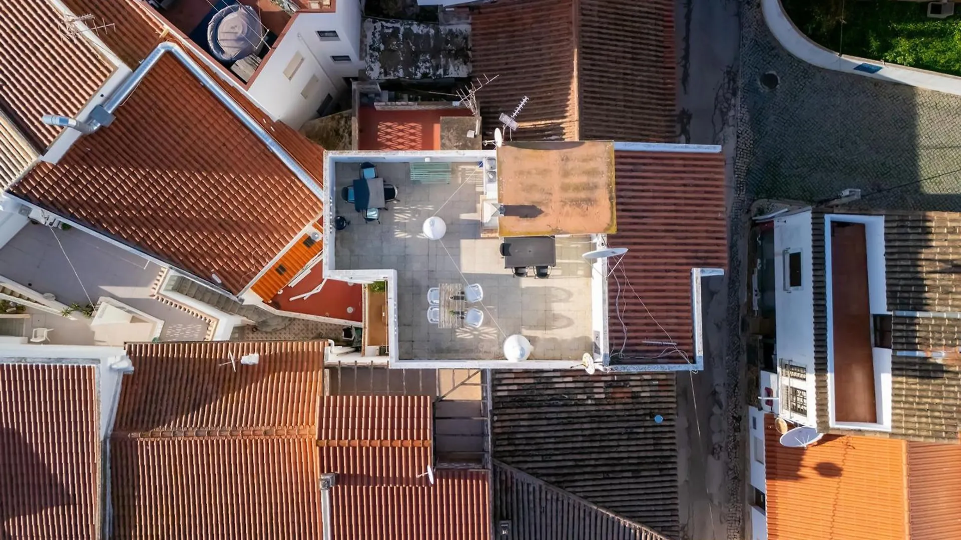 Apartment Comfy Flat W/ Rooftop Beach View By Lovelystay Burgau